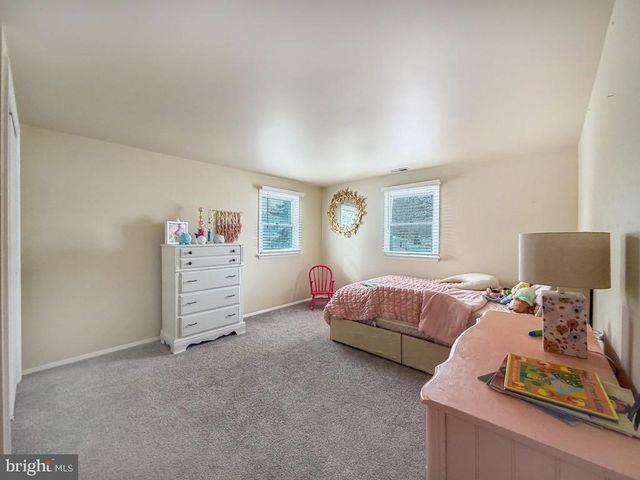 60 CALEDONIA DR, Warminster, PA 18974