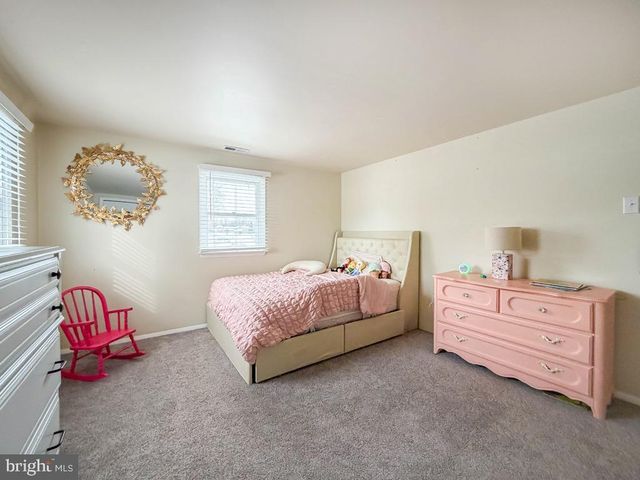 60 CALEDONIA DR, Warminster, PA 18974