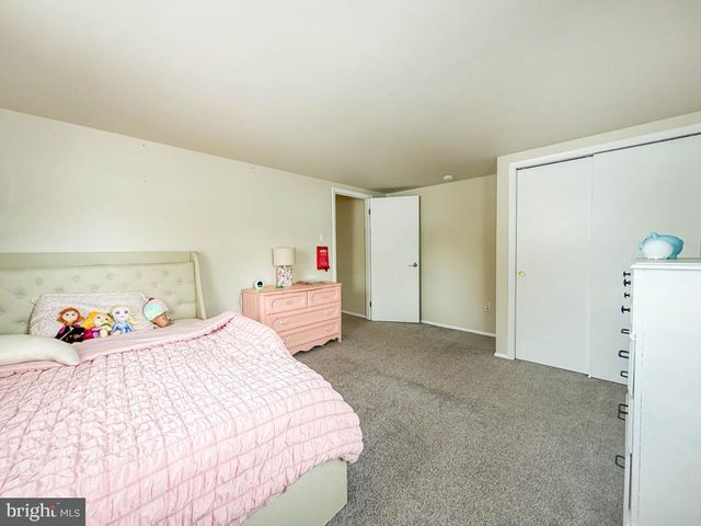 60 CALEDONIA DR, Warminster, PA 18974