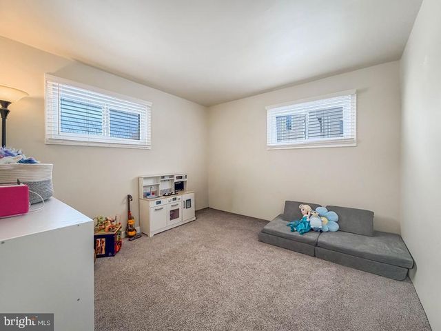 60 CALEDONIA DR, Warminster, PA 18974