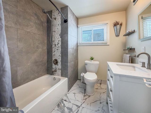 60 CALEDONIA DR, Warminster, PA 18974