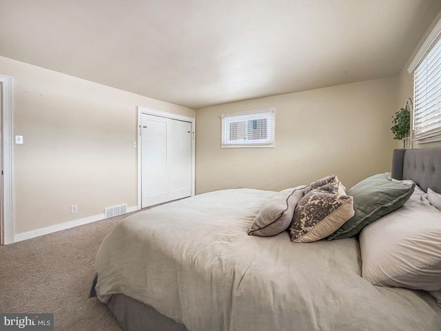 60 CALEDONIA DR, Warminster, PA 18974