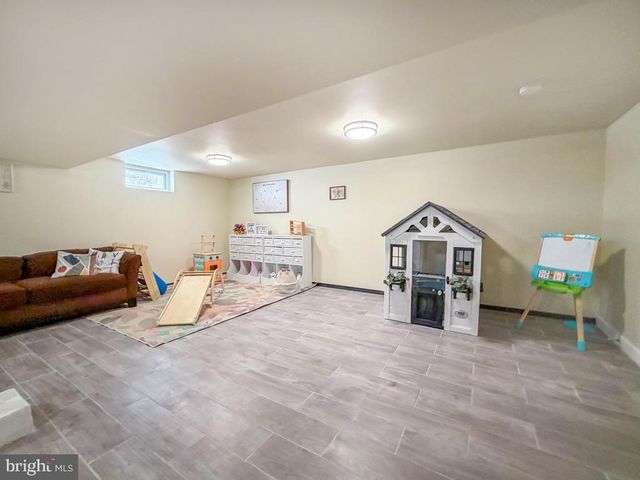 60 CALEDONIA DR, Warminster, PA 18974