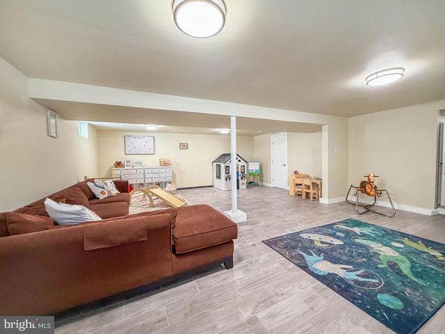 60 CALEDONIA DR, Warminster, PA 18974