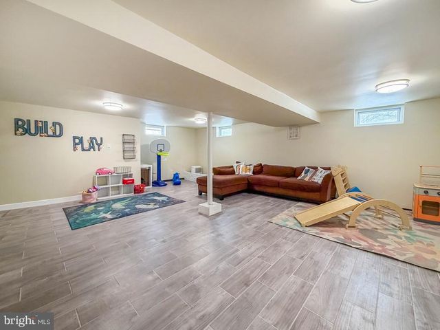 60 CALEDONIA DR, Warminster, PA 18974