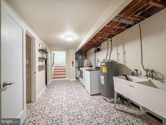 60 CALEDONIA DR, Warminster, PA 18974