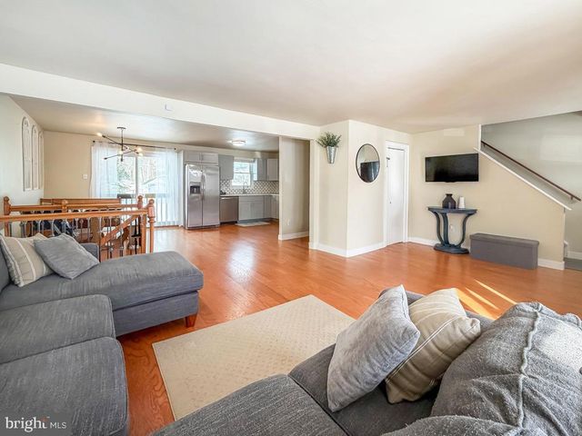 60 CALEDONIA DR, Warminster, PA 18974