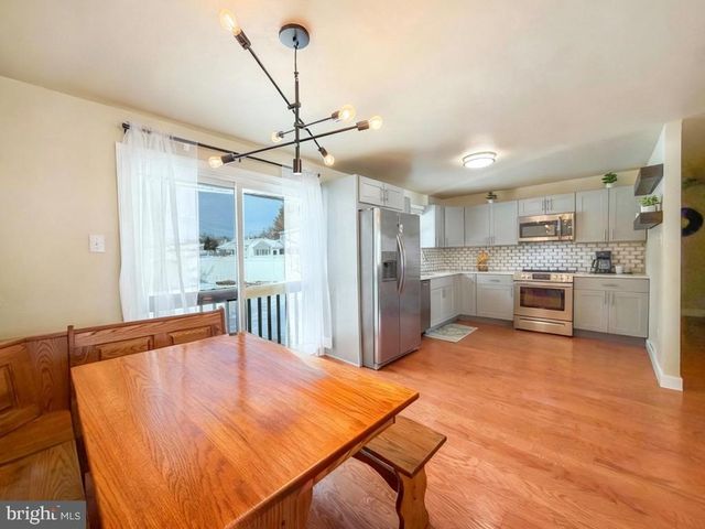 60 CALEDONIA DR, Warminster, PA 18974