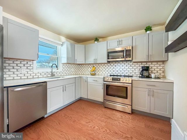 60 CALEDONIA DR, Warminster, PA 18974