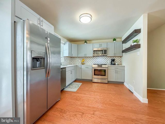 60 CALEDONIA DR, Warminster, PA 18974