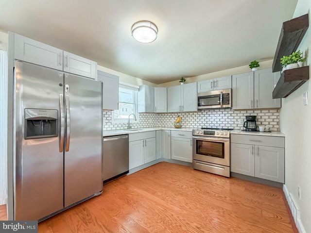 60 CALEDONIA DR, Warminster, PA 18974