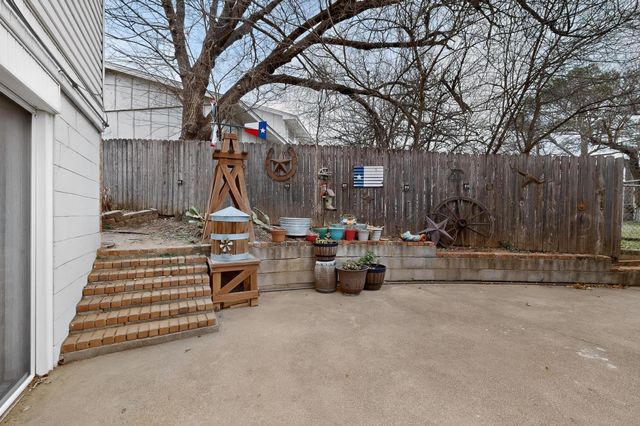 202 Senter Valley Road, Irving, TX 75060