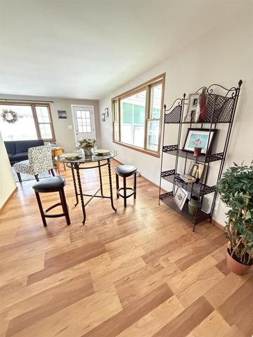 909 N MASON STREET, Appleton, WI 54914