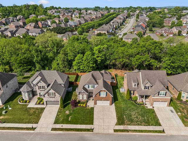 3007 Foust Dr, Spring Hill, TN 37174