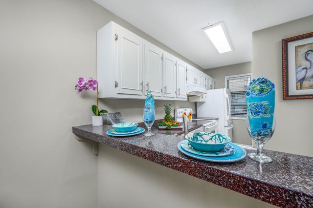 816 9th Ave S Apt 202A, North Myrtle Beach, SC 29582