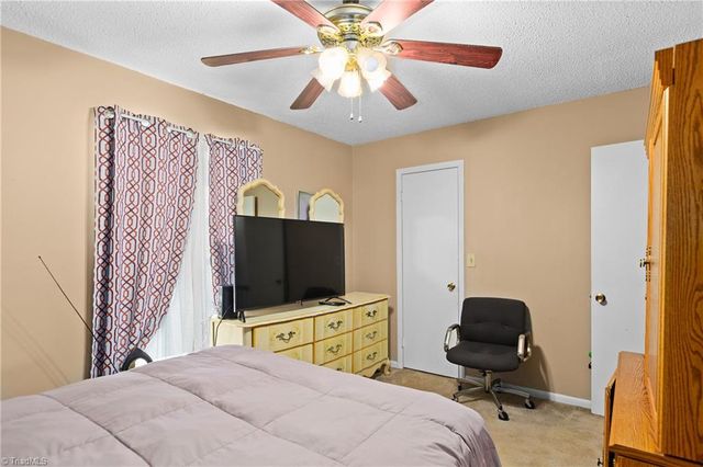3753 Heathrow Drive, Winston-salem, NC 27127
