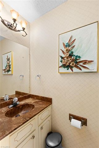3753 Heathrow Drive, Winston-salem, NC 27127