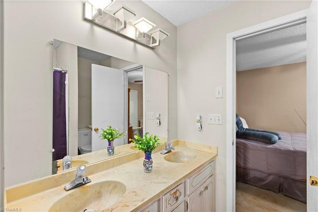 3753 Heathrow Drive, Winston-salem, NC 27127