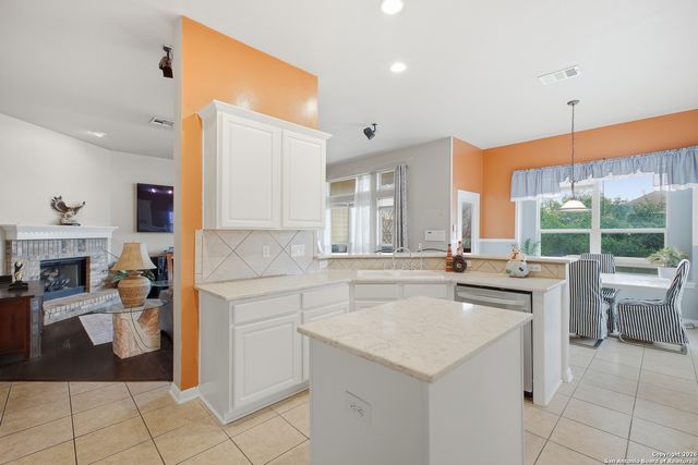 1402 Mesa Crk, San Antonio, TX 78258