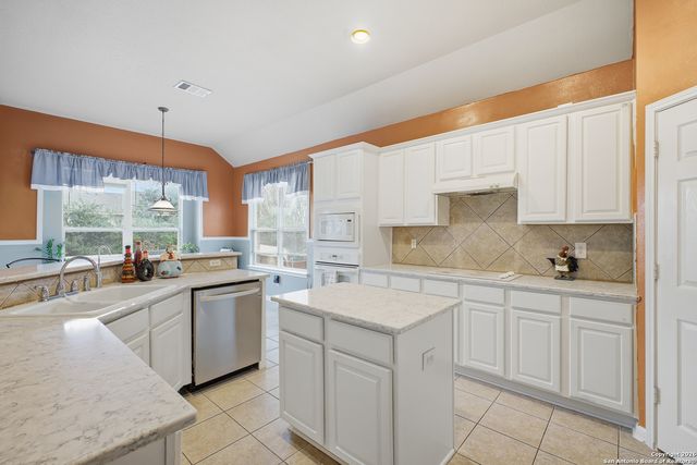 1402 Mesa Crk, San Antonio, TX 78258