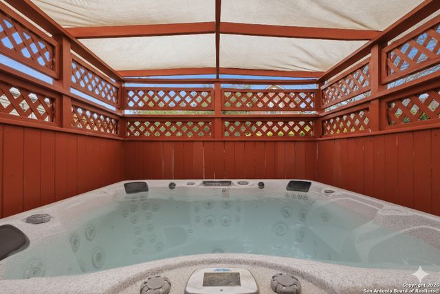 1402 Mesa Crk, San Antonio, TX 78258