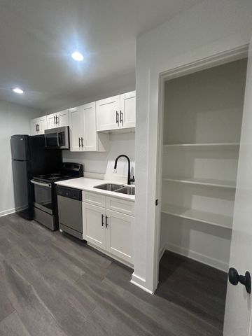 321 E 8th Street 208, Dallas, TX 75203