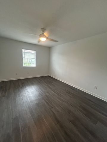 321 E 8th Street 208, Dallas, TX 75203