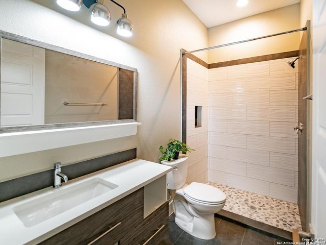 32 WESTCOURT LN, San Antonio, TX 78257