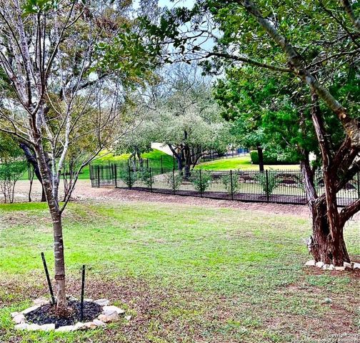 32 WESTCOURT LN, San Antonio, TX 78257