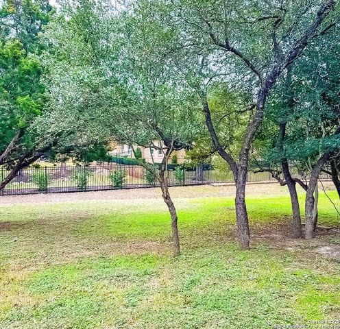 32 WESTCOURT LN, San Antonio, TX 78257