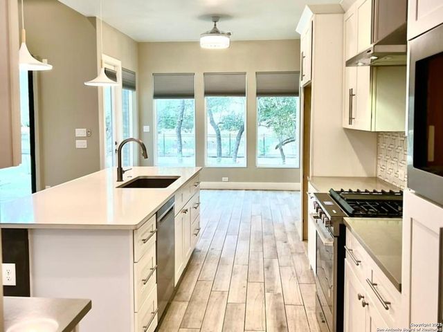 32 WESTCOURT LN, San Antonio, TX 78257