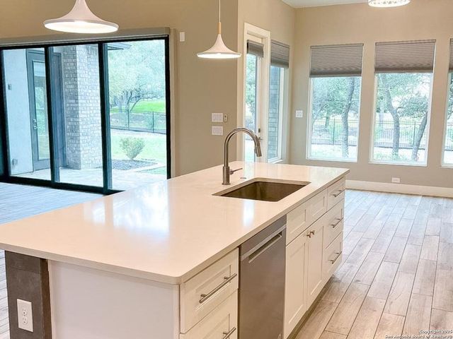 32 WESTCOURT LN, San Antonio, TX 78257