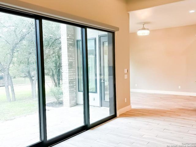 32 WESTCOURT LN, San Antonio, TX 78257