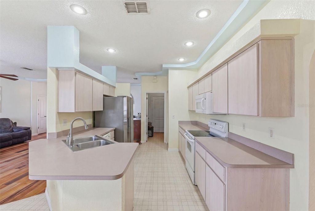 Image 8 of property listing at 8378 MALTBY ROAD, Spring Hill, FL 34606