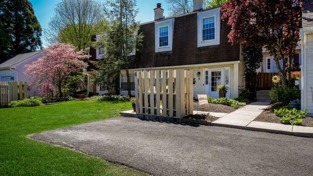 6 EDINBORO CIR, Chalfont, PA 18914