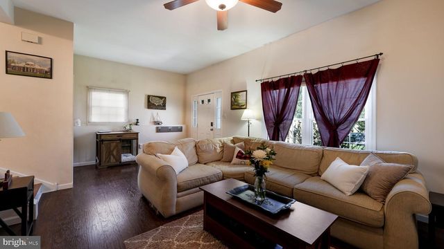 6 EDINBORO CIR, Chalfont, PA 18914