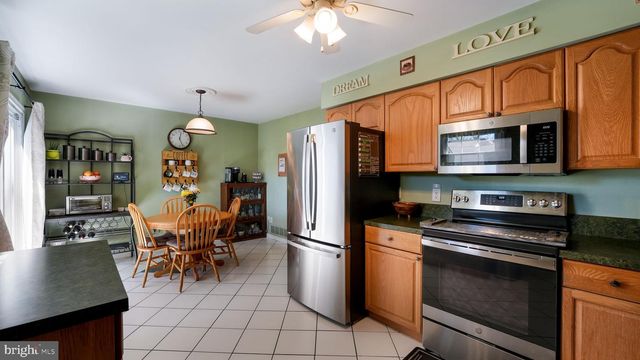 6 EDINBORO CIR, Chalfont, PA 18914