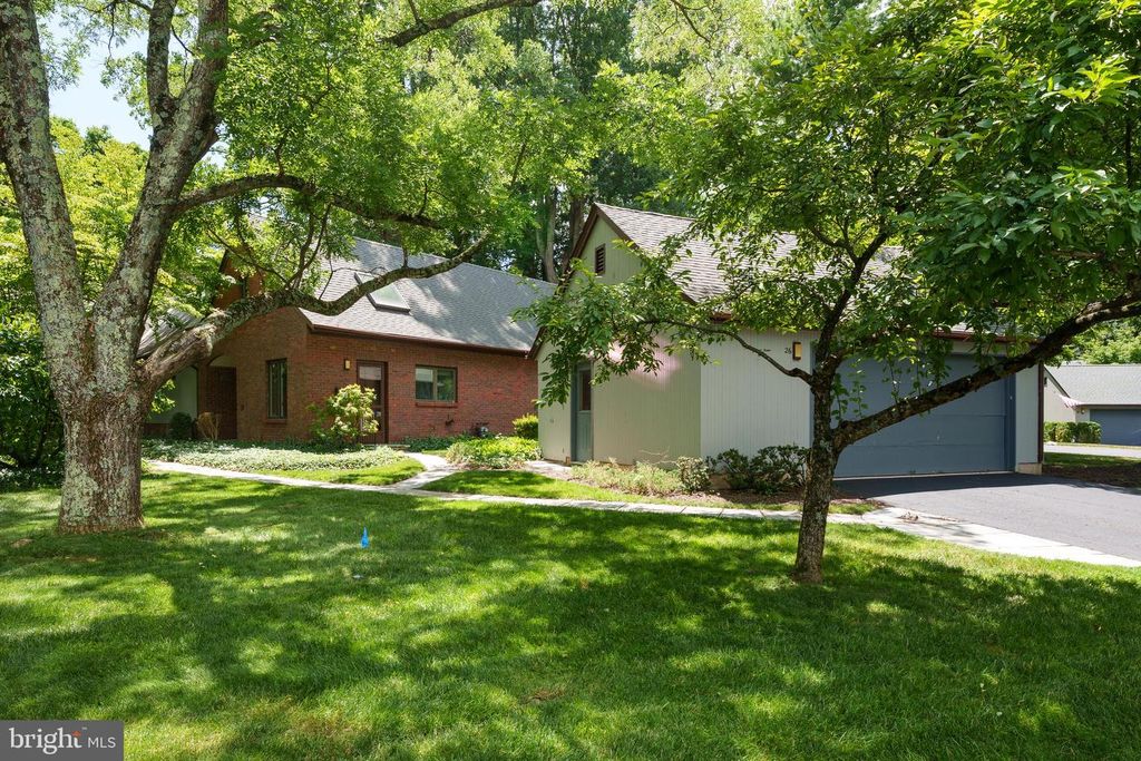 26 CONSTITUTION HILL W, Princeton, NJ 08540