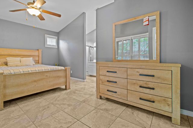 1602 E La Vida Court, Visalia, CA 93292