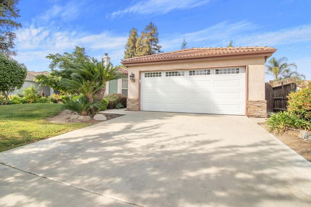 1602 E La Vida Court, Visalia, CA 93292
