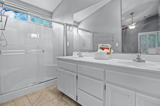 1602 E La Vida Court, Visalia, CA 93292