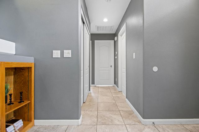 1602 E La Vida Court, Visalia, CA 93292