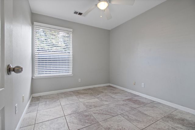 1602 E La Vida Court, Visalia, CA 93292