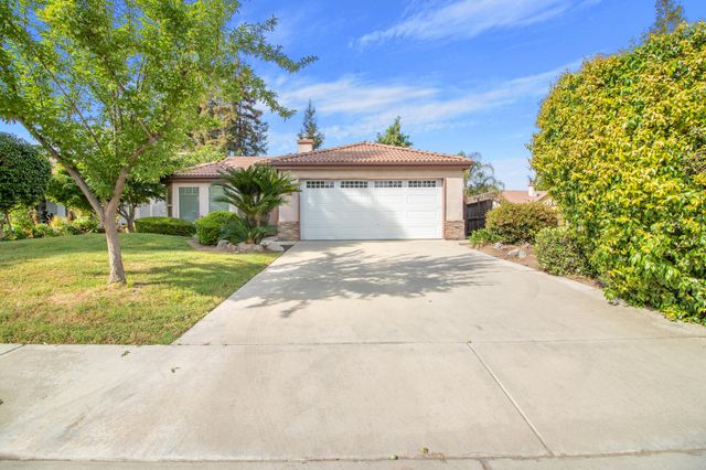 1602 E La Vida Court, Visalia, CA 93292