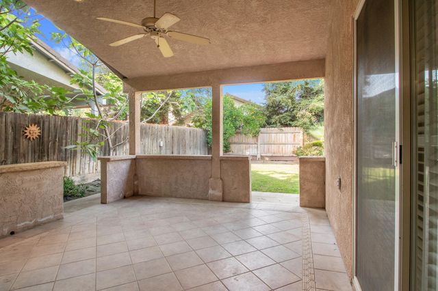 1602 E La Vida Court, Visalia, CA 93292