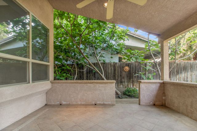 1602 E La Vida Court, Visalia, CA 93292