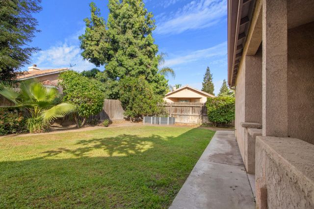 1602 E La Vida Court, Visalia, CA 93292