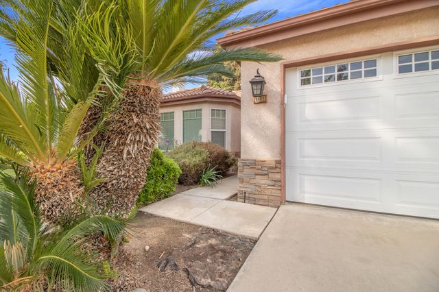 1602 E La Vida Court, Visalia, CA 93292