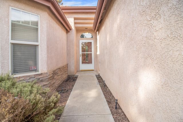 1602 E La Vida Court, Visalia, CA 93292