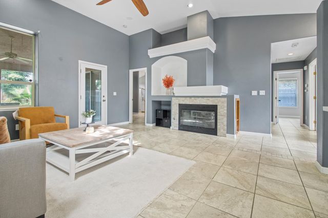 1602 E La Vida Court, Visalia, CA 93292